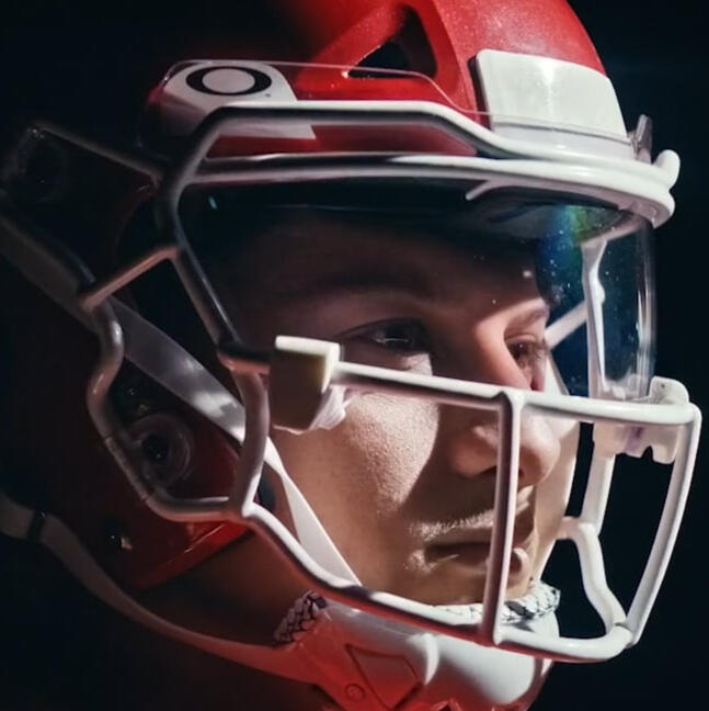 Oakley - Mahomes - Contrail